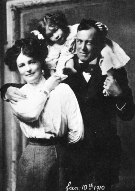 Family father: Aleister Crowley with Rose Edith Kelly and daughter Lola Zaza. If the dating is correct (1910), the photo was taken one year after the divorce (1909). Black and white photograph. 